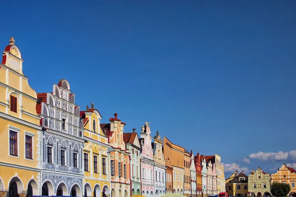 Casas renacentistas en la plaza principal de Telc. Patrimonio de la Humanidad UNESCO. Sur de Moravia, República Checa — Foto de Stock