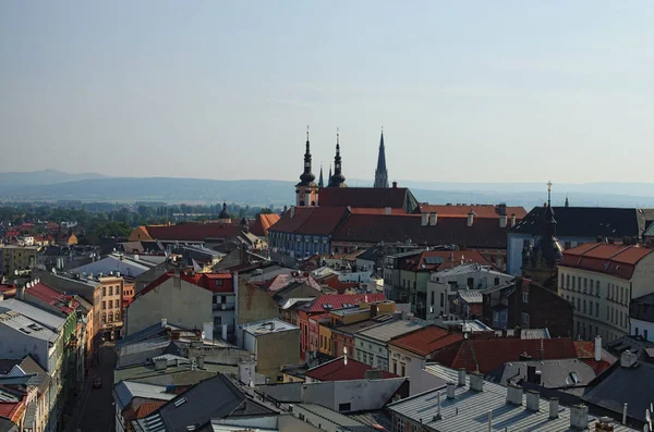 Olomouc, Çek Cumhuriyeti-Ağustos 27, 2017: Çek şehrin Olomouc yaz sabahı, havadan görünümü — Stok fotoğraf