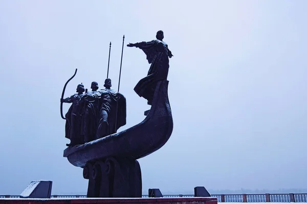 Kiev, Ukrayna: Şubat 10, 2018-Kiev kurucuları için anıt: Kiy, Schek, Khoryv ve onların kardeş Lybid. Yakın çekim fotoğraf — Stok fotoğraf