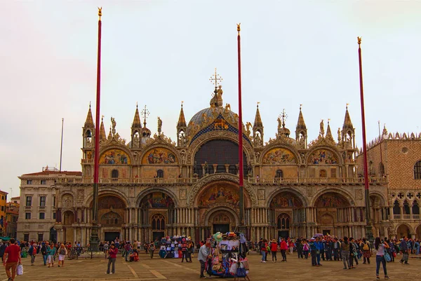 Venice, Italy-September 28, 2019: Wide angle landscape view of The Patriarchal Cathedral Basilica of Saint Mark. The cathedral church of the Roman Catholic Archdiocese of Venice Basilica of Saint Mark — Stock Photo, Image