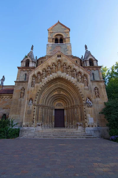 在哥特式的小礼拜堂的近景,古瓦杰达胡德城堡. 著名的旅游胜地和浪漫的旅游目的地. 匈牙利布达佩斯 — 图库照片