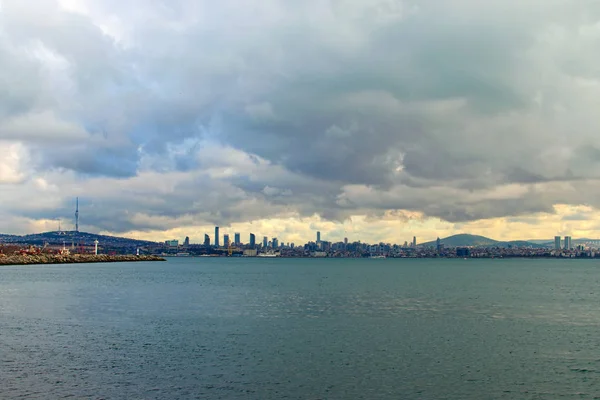 Istanbul on the horizon. Scenic panorama of the coastal city. Winter morning landscape. Outlines of a big city. Istanbul, Turkey — 스톡 사진