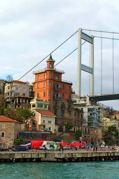 法蒂赫苏丹穆罕默德桥（"苏丹穆罕默德征服者桥"），也被称为第二博斯普鲁斯桥（第二博斯普鲁斯桥） 。 将亚洲与欧洲连接起来。 土耳其伊斯坦布尔 — 图库照片
