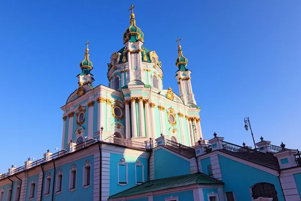 Panoramatický Pohled Kostel Svatého Ondřeje Proti Modré Obloze Jedna Hlavních — Stock fotografie