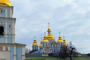 Ukrayna 'nın başkenti Kyiv' deki ünlü Saint Michael 's Golden Domed Manastırı' nın (