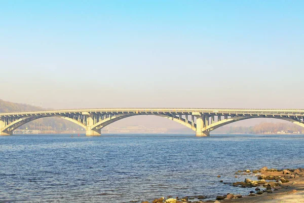 Krásné Jarní Ranní Krajina Fotografie Metro Bridge Přes Řeku Dnipro — Stock fotografie