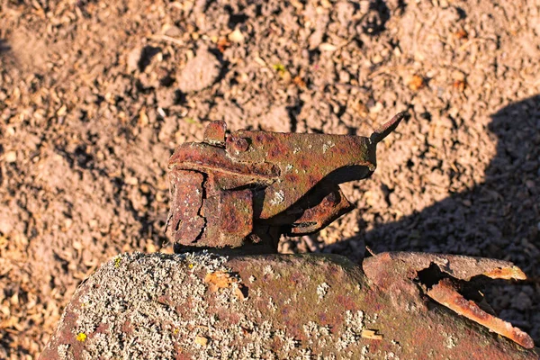 Vista Cerca Del Cuello Estrecho Del Viejo Jerricano Oxidado Destrozado —  Fotos de Stock