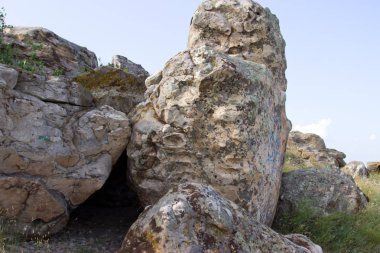 Doğa anıt - Kamyshinskye dağ kulaklar. 