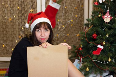 Noel Baba'nın şapkalı kız çerçeve onun ha tutacak