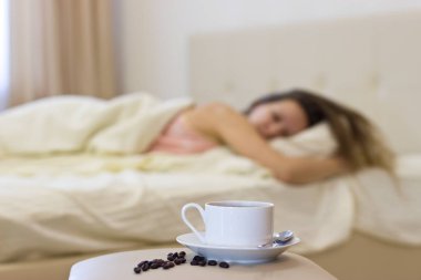 Sabah kahvesi yatakta.. 