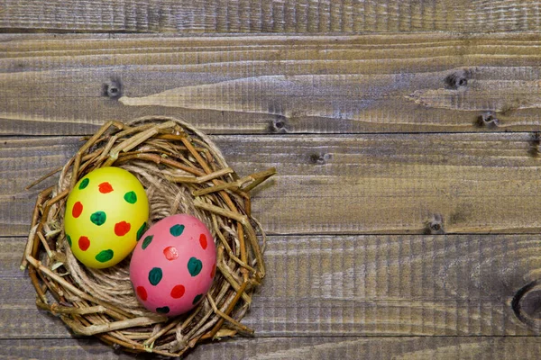 Easter eggs in the nest Painted eggs. — Stock Photo, Image