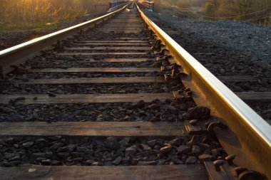 Demiryolu gün batımında. Ulyanovsk, Rusya Federasyonu.