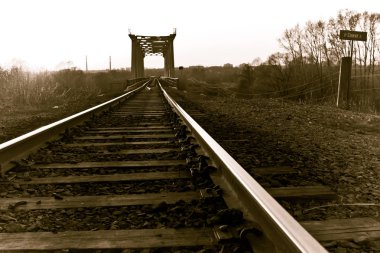 Demiryolu gün batımında. Ulyanovsk, Rusya Federasyonu.