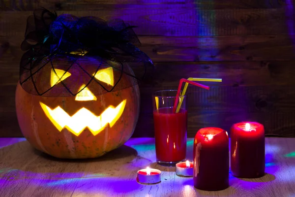 Halloween Pumpkin, funny Jack O'Lantern on wood background.  Hal — Stock Photo, Image