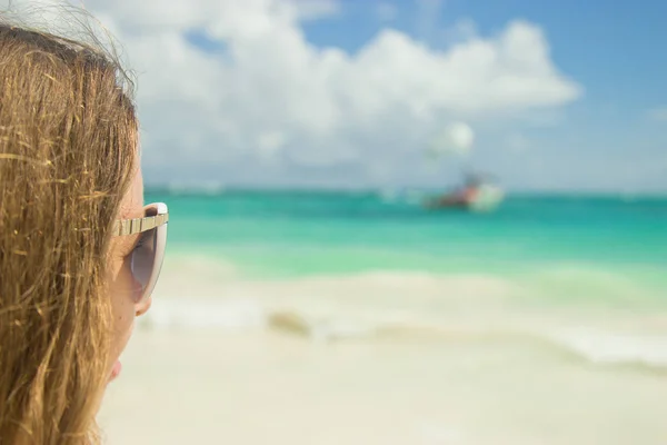 Una Chica Playa Punta Cana República Dominicana Brillantes Colores Del —  Fotos de Stock