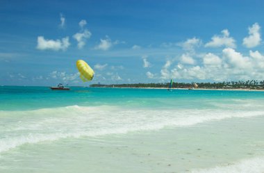 Beach Punta Cana, Dominik Cumhuriyeti için. Karayip Denizi parlak renkler.