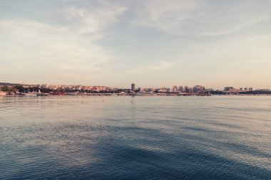 Karadeniz kıyısında günbatımı Gelendzhik, Krasnodar bölgesi, Rusya