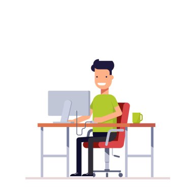 Genç çalışan bilgisayar. Programcı veya serbest meslek sahibi. Düz çalışma alanı. Mutlu bir adam Internet kullanır. Monitör ve kahve masada.