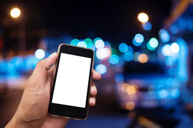 Elini adam akıllı telefon mobil gece şehir ile