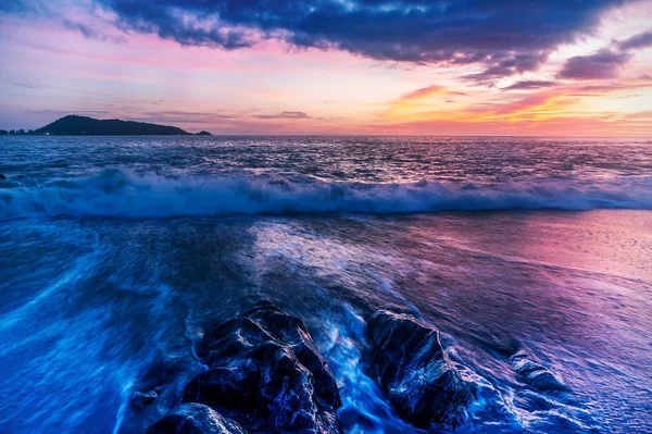 Seascape táj jellegét a színes naplementét hosszú expozíció — Stock Fotó
