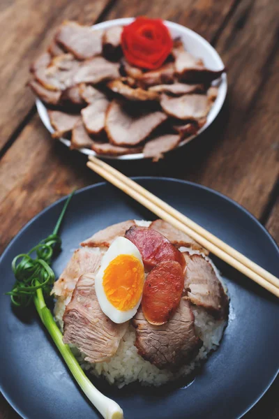 中華料理豚肉と木造 agg のご飯 — ストック写真