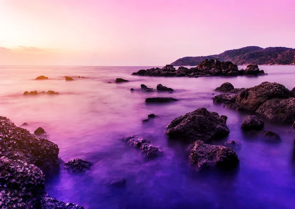 Deniz manzarası manzara doğa Günbatımı ile alacakaranlık — Stok fotoğraf