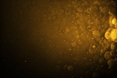 Bokeh siyah arka plan üzerine açık altın renk 