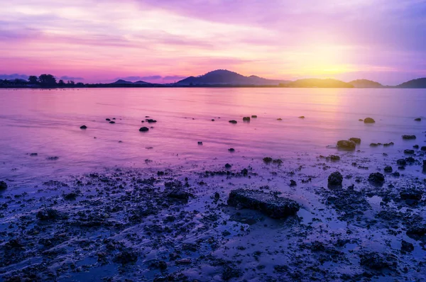 Sea sunset or sunrise in twilight with sky and cloud — Stock Photo, Image