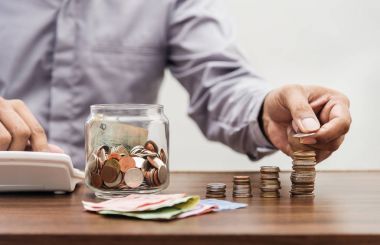 Para ve Finans iş kavramı için bankacılık hesap kaydetme