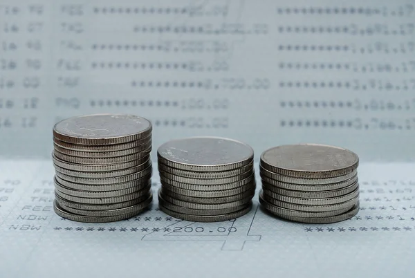 Para ve Finans iş kavramı için bankacılık hesap kaydetme