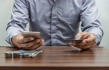 Online alışveriş ve online bankacılık ve Internet Bankacılığı kavramı