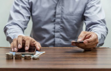 Online alışveriş ve online bankacılık ve Internet Bankacılığı kavramı