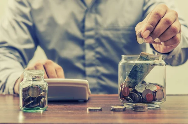 Geld besparen en account banking voor Financiën bedrijfsconcept — Stockfoto