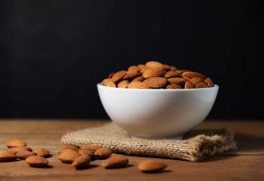 Badem ahşap beyaz kase meyve snack