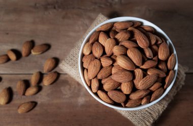 Badem ahşap beyaz kase meyve snack