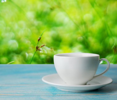 Bir fincan kahve, soyut ışık, yeşil doğayı açgözlülükten kurtarır.