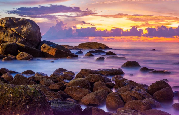 Havet Solnedgång Eller Soluppgång Med Färgglada Himmel Och Moln Med — Stockfoto