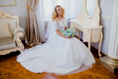 Güzel bir klasik iç bir gelin portresi