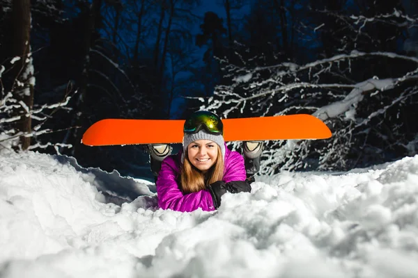 Portret van de jonge sexy snowboarder — Stockfoto