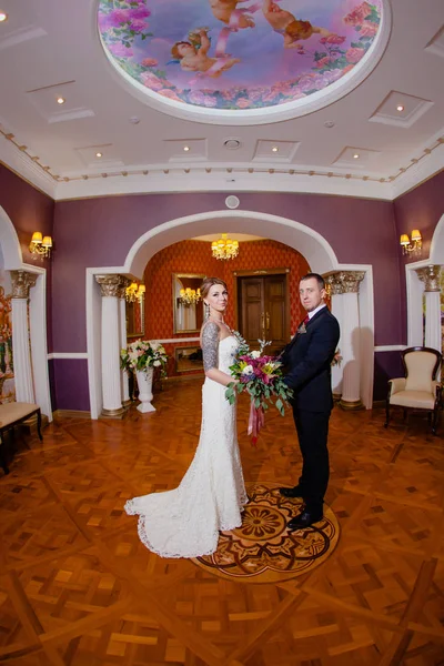 Damat ve gelin Portreler güzel klasik iç