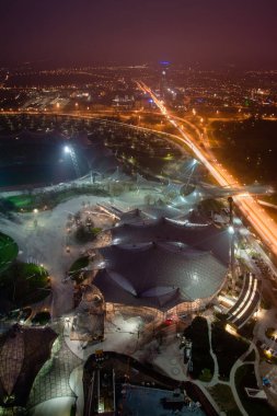 Olympiapark Münih'te gece görünümü