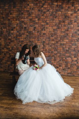 Gelin sadece fotoğrafları almıştı fotoğrafçı gösterir