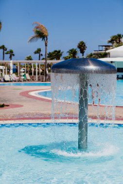 Çeşme bir mantar şeklinde