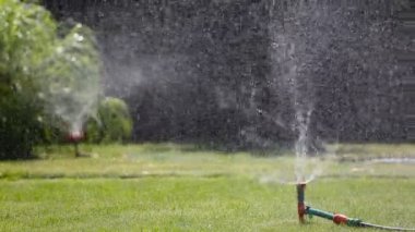 İki Bahçe sprinkler sulama çimen