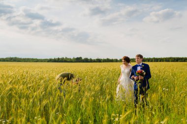 Fotoğrafçı kulakları ile resim yapma