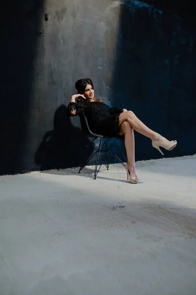 Brunette posing near black wall in the studio — Stock Image Brunette posing near black wall in the studio Stock Picture