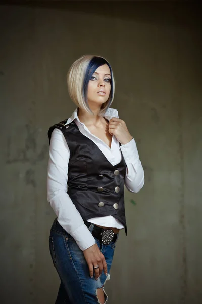 Beautiful blonde model with futuristic haircut — Stock Image Beautiful blonde model with futuristic haircut Stock Picture