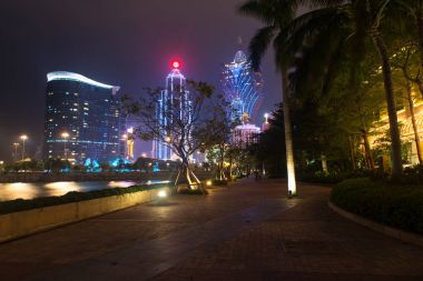 Makao, Çin - 2014.10.15: Macau - Asya kumar başkenti. Ünlü Grand Lisboa hotel fotoğraf.