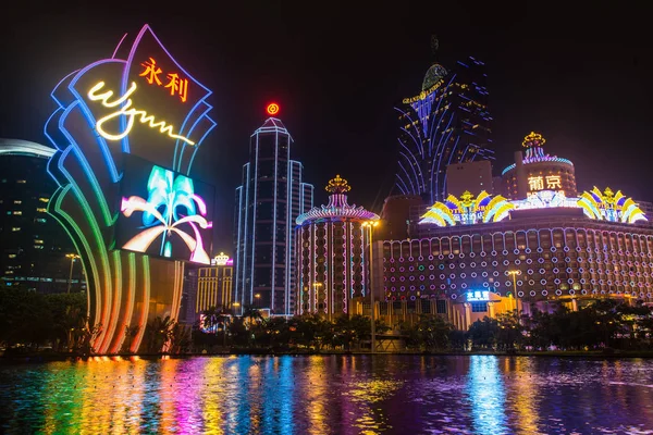 มาเก๊า จีน - 2014.10.15: มาเก๊า - เมืองหลวงการพนันของเอเชีย รูปของโรงแรมวินน์ที่โด่งดัง . — ภาพถ่ายสต็อก