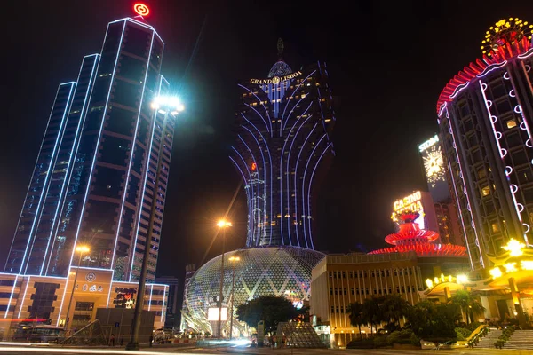Macau, china - 2014.10.15: macau - die spielhauptstadt asiens. das Foto des berühmten Grand Lisboa Hotels. — Stockfoto